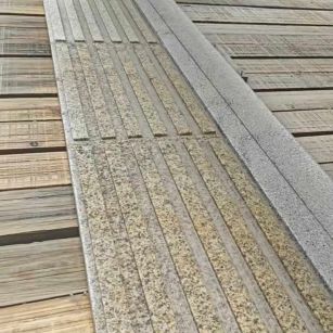 宿迁黄金麻盲道石 盲条