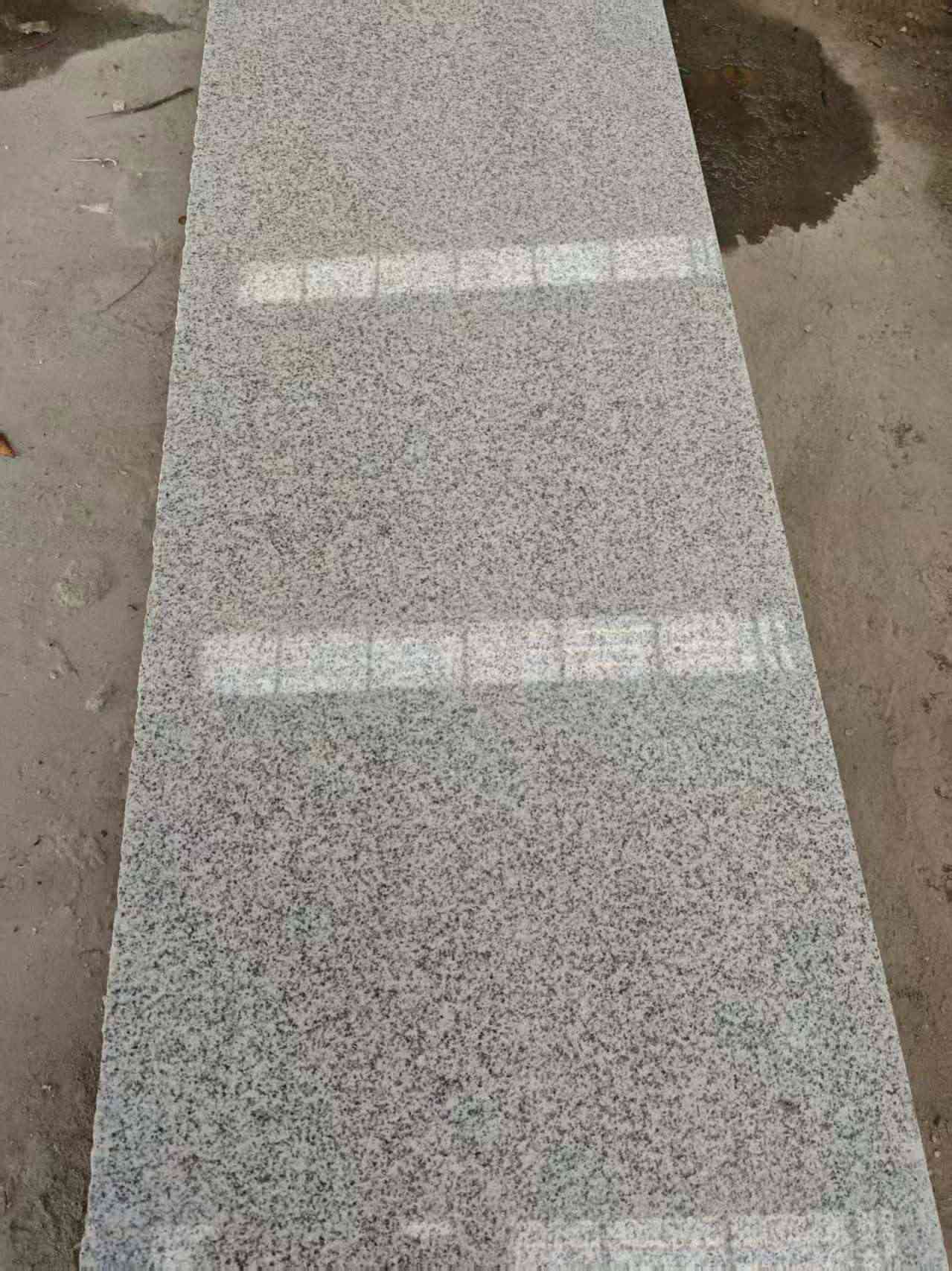 宿迁芝麻白光面毛板